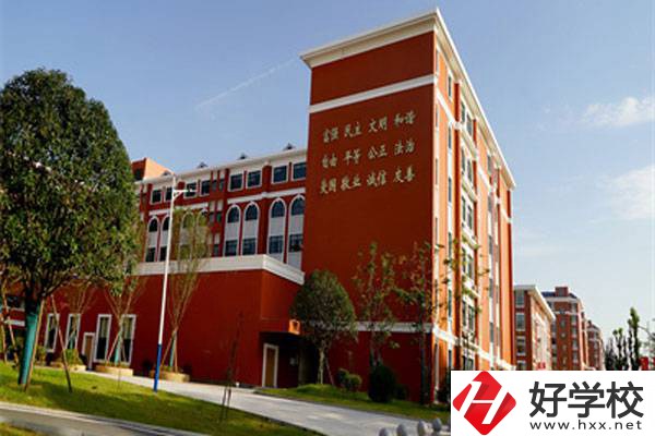 湖南醫(yī)藥職業(yè)中等專業(yè)學(xué)校在哪里？值得報(bào)考嗎？