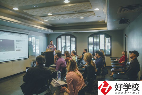 郴州有哪些公立的中專學(xué)校？專業(yè)有哪些？