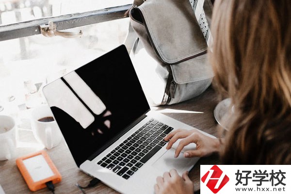 懷化市商貿(mào)經(jīng)濟(jì)管理學(xué)校好不好？宿舍怎么樣？
