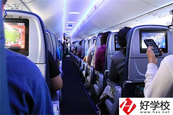 衡陽市藍天工程學校是公辦還是民辦？有什么特色專業(yè)？