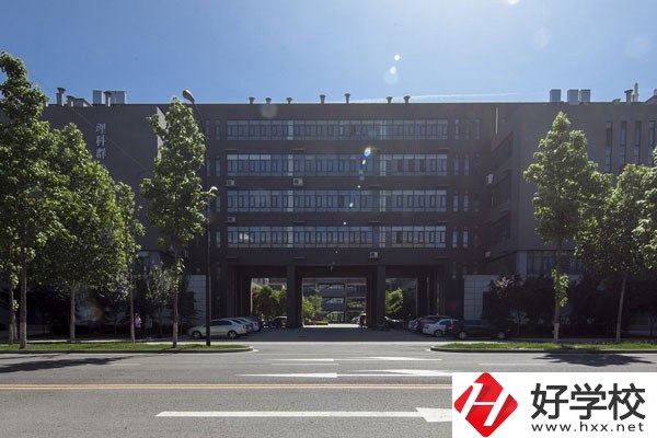 株洲市工業(yè)中等專業(yè)學(xué)校怎么樣？