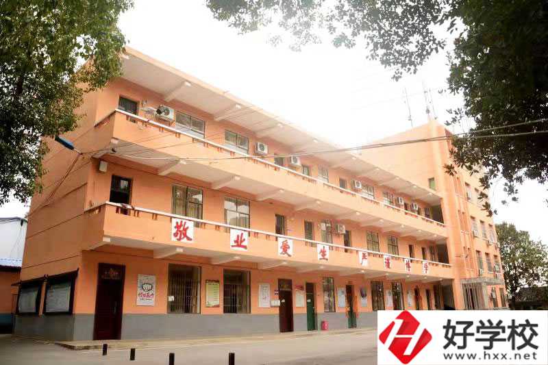 邵陽(yáng)騰爵職業(yè)中專學(xué)校怎么樣？是軍事化管理嗎？