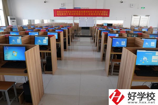 想在邵陽(yáng)學(xué)計(jì)算機(jī)應(yīng)用與維護(hù)專業(yè)，推薦這所學(xué)校