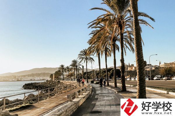 湖南醫(yī)藥職業(yè)中專是公辦還是民辦？可以學(xué)哪些專業(yè)？