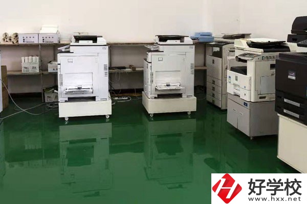 新化縣楚怡工業(yè)學(xué)校實訓(xùn)室