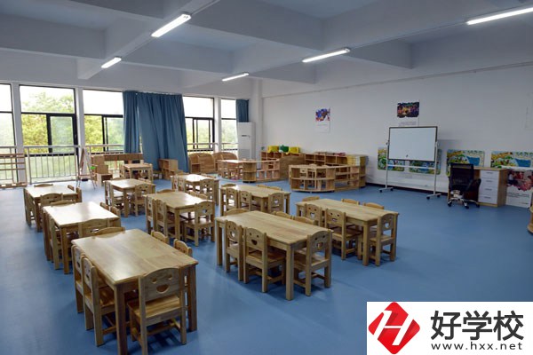 在湘潭工業(yè)貿(mào)易中專里能學(xué)哪些專業(yè)？就業(yè)方向是什么？