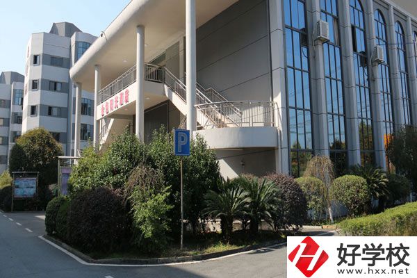 醴陵市陶瓷煙花職業(yè)技術(shù)學校食堂