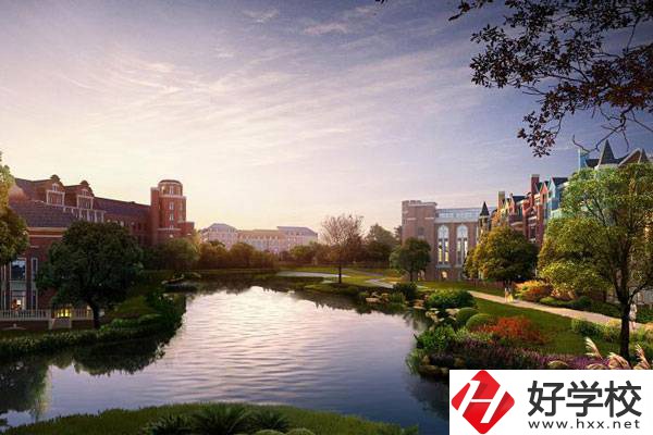 長沙市拔萃中等職業(yè)學(xué)校環(huán)境怎么樣？是公辦還是民辦？