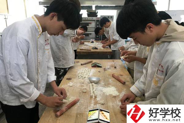 湖南懷化商業(yè)學(xué)校實訓(xùn)室
