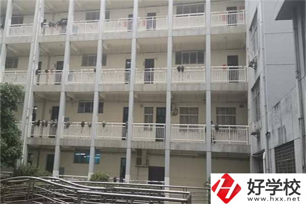 張家界有國家重點的中專學校嗎？學費要多少？