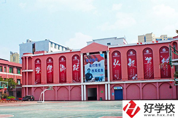 長(zhǎng)沙環(huán)球職業(yè)中專學(xué)?；@球場(chǎng)