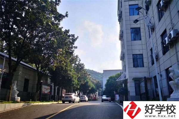 湖南有國家正規(guī)民辦技校嗎？民辦技校真的不值得讀嗎？