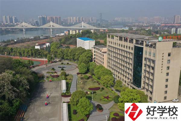 在衡陽學護理有職校推薦嗎？護理專業(yè)好就業(yè)嗎？