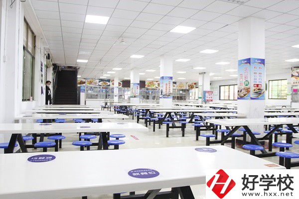 株洲哪些中職學(xué)校管理比較嚴(yán)格？校園環(huán)境怎么樣？