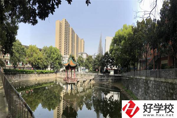 邵陽工業(yè)學(xué)校的地址在哪里？有哪些乘車路線？