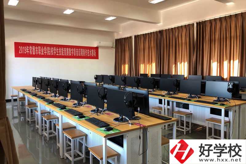 常德汽車機電學(xué)校的學(xué)校實訓(xùn)室