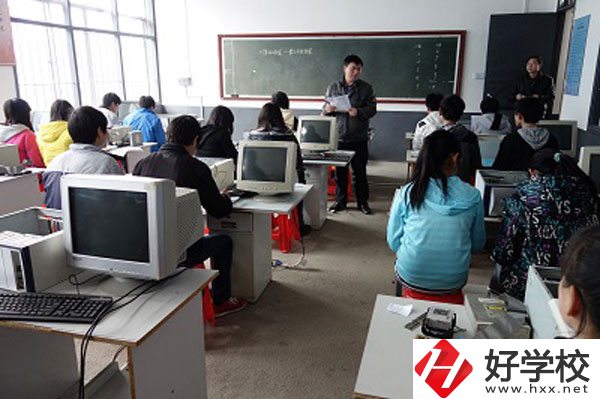 炎陵縣職業(yè)技術(shù)學校實訓(xùn)室
