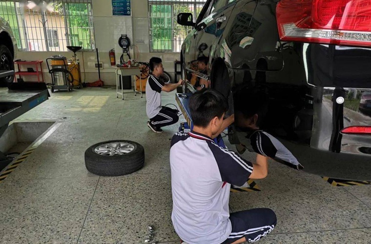 遼陽(yáng)汽車維修學(xué)校