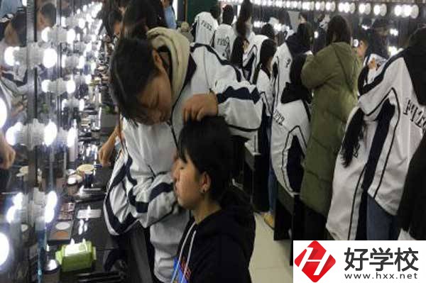 鳳凰縣職業(yè)中專實訓室