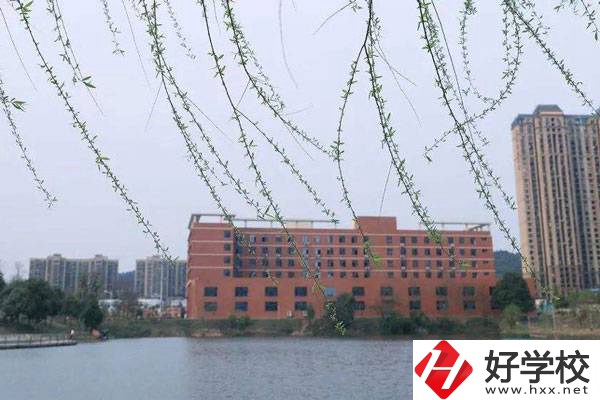 岳陽有哪些公辦技校？學(xué)費(fèi)一般是多少？