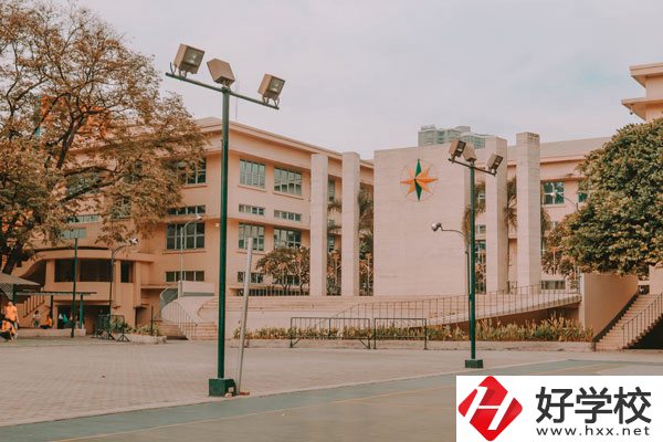 湖南懷化商業(yè)學(xué)校環(huán)境好不好？宿舍怎么樣？