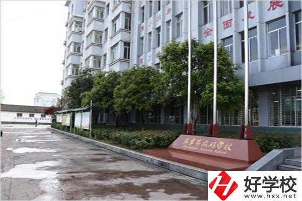 張家界旅游學(xué)校是湖南省重點(diǎn)學(xué)校嗎？