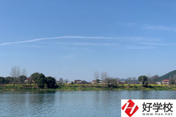 湘西州鳳凰職業(yè)中專是所怎樣的學(xué)校？