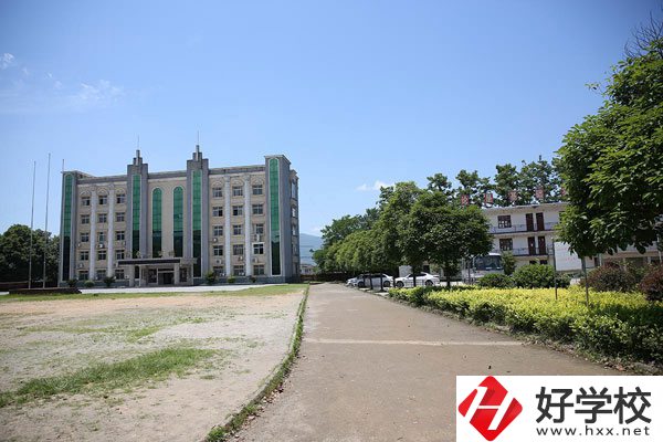 在懷化溆浦中專(zhuān)選什么專(zhuān)業(yè)比較好？