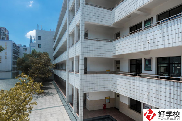 長沙建筑工程學(xué)校學(xué)費(fèi)是多少？