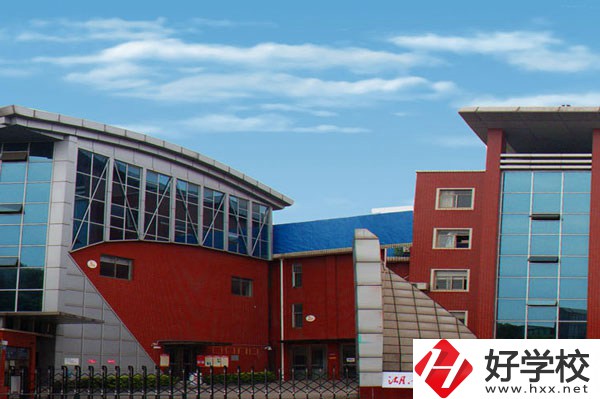 湖南長沙藝術學校食堂環(huán)境怎么樣？