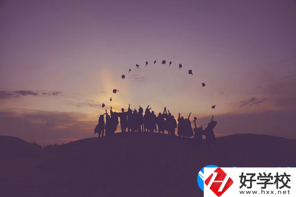 湘潭交通職業(yè)學校學費貴不貴，宿舍怎么樣？