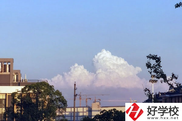 株洲鐵路機電職業(yè)技術(shù)學(xué)校怎么樣？是公立的還是私立的？