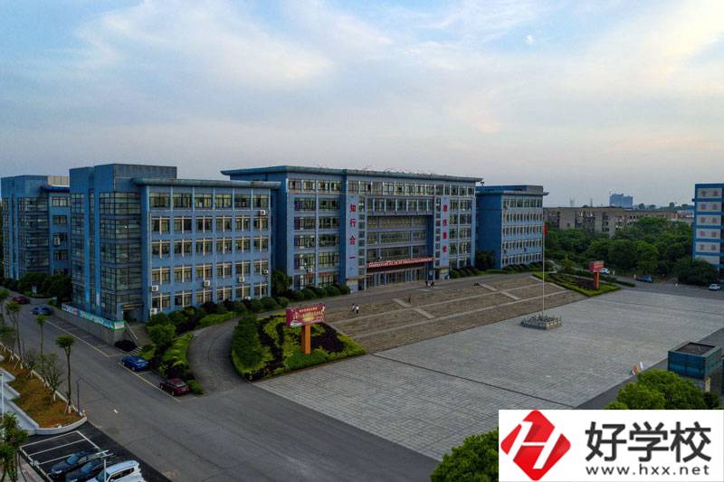 湘潭市工業(yè)貿(mào)易中專哪個專業(yè)比較好？