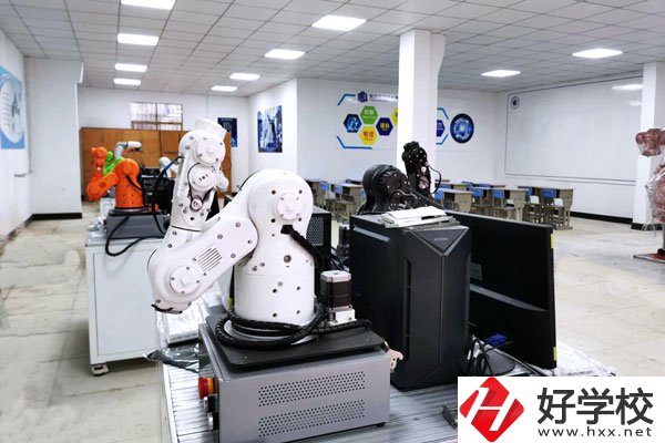 想學(xué)酒店管理，長(zhǎng)沙有哪些中職學(xué)?？梢酝扑]？