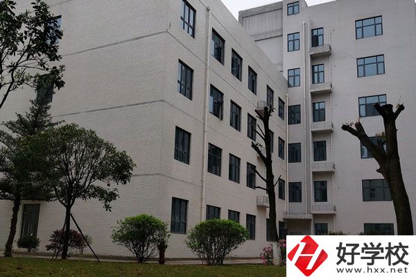 湖南有色金屬中等專業(yè)學(xué)校有哪些招生專業(yè)，收費情況如何？