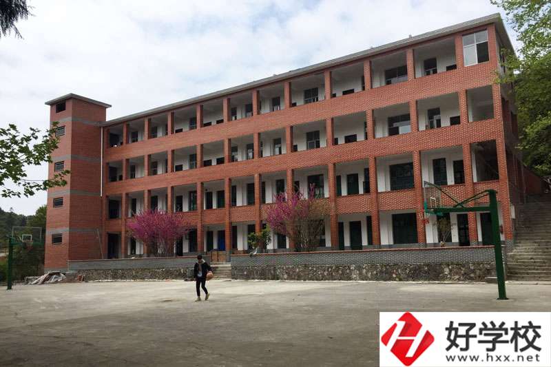 湖南湘西涉外經(jīng)濟(jì)職業(yè)學(xué)校收費(fèi)貴不貴？值得報(bào)考嗎？
