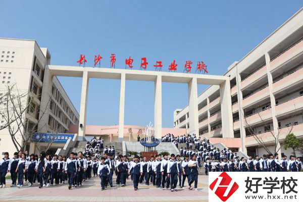 長沙市電子工業(yè)學(xué)校師資怎么樣？有哪些優(yōu)秀教師？