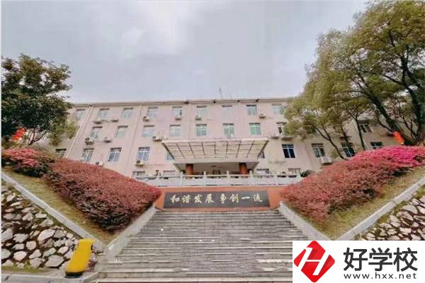 長沙有哪些中專接收轉(zhuǎn)學(xué)生？轉(zhuǎn)學(xué)后可以換專業(yè)嗎？