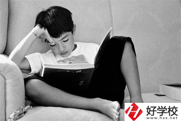 湖南初三男孩不想上學(xué)怎么辦？不參加中考還有書讀嗎？