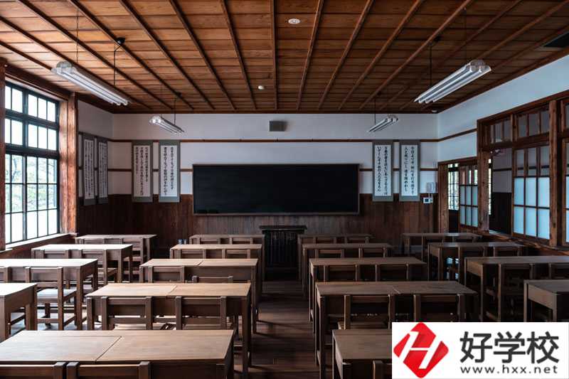 湖南省澧縣職業(yè)中專學校有哪些專業(yè)？學費貴不貴？6.jpg