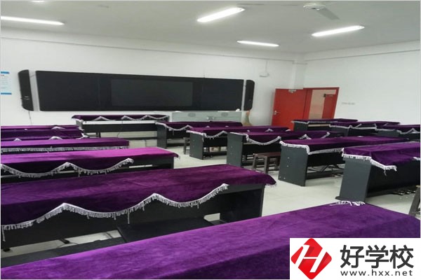 湘中幼兒師范高等專科學(xué)校(中職部)實(shí)訓(xùn)室