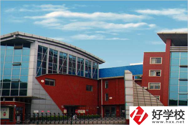 為什么選擇湖南長(zhǎng)沙藝術(shù)學(xué)校？一定要看這4點(diǎn)！