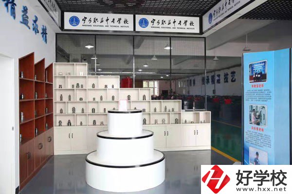 寧鄉(xiāng)縣職業(yè)中專學(xué)校錄取線是多少？學(xué)費標(biāo)準(zhǔn)是多少？