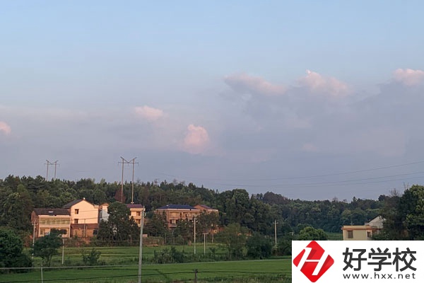 張家界高鐵鐵路學(xué)校好不好？就業(yè)前景怎么樣？