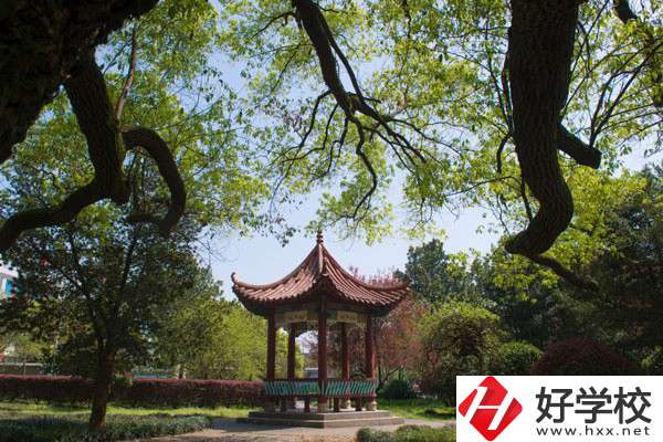長(zhǎng)沙排名前三的重點(diǎn)中專(zhuān)有哪些?師資怎么樣？