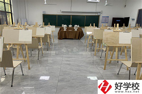 衡陽(yáng)市鐵路運(yùn)輸職業(yè)學(xué)校學(xué)費(fèi)貴嗎？有哪些特色？