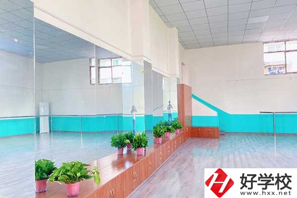 婁底市藝術(shù)職業(yè)學(xué)院有哪些專業(yè)？學(xué)費(fèi)是多少？