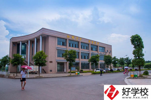 寧鄉(xiāng)市職業(yè)中專學(xué)校的師資力量如何？有辦學(xué)優(yōu)勢嗎？
