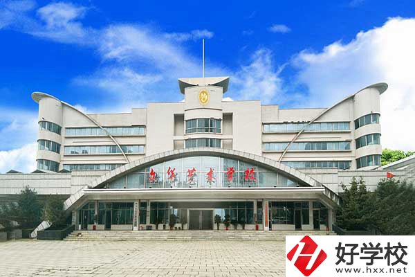 衡陽(yáng)市文華藝術(shù)學(xué)校是中專(zhuān)學(xué)校嗎？有什么特色？