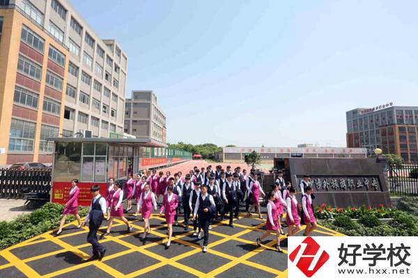 長(zhǎng)沙涉外旅游職業(yè)中專的藝術(shù)設(shè)計(jì)與制作專業(yè)怎么樣？